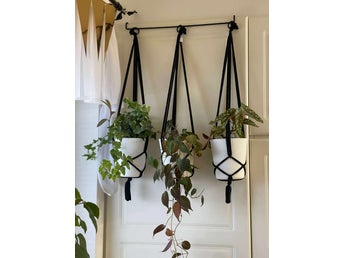 Svarta Amplar för blomkrukor 3 st (10-12 cm)