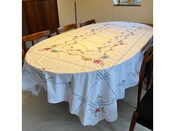 VINTAGE 40-tal fantastisk handbroderad duk 248*166cm