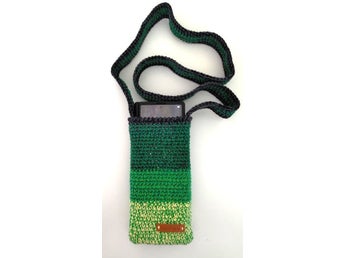 Handgjord Virkad mobilväska med axelrem ca 18,5×10,5cm.