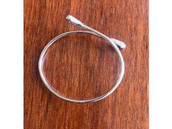 HELT NYTT!!! Armband pläterad med äkta silver 925, D ca 7x6 cm, sååå fint