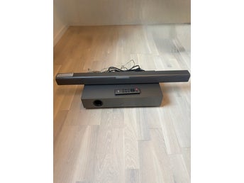 Soundbar med tillhörande subwoofer