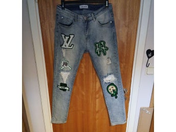 Blåa jeans, storlek 32
