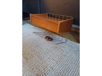 Telefonhylla sängbord vägghängd minibyrå teak teakfaner retro metall