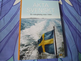 ÄKTA SVENSKT, STF ÅRSBOK 2009, BÖCKER