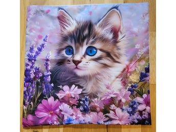 Kudde kuddfodral kuddöverdrag katt kattunge blommor lila