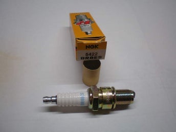 1st NGK BR8ES 5422. Tändstift