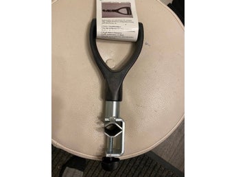 Ergonomiskt Handtag som underlättar vid snöskottning mm