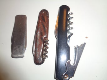 ÄLDRE TYP AV FJÄLLKNIVAR MED KORKÖPPNARE