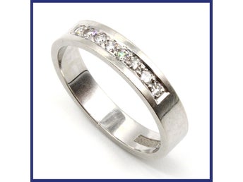 Ring, 18K vitguld, naturliga åttkantslipade diamanter (0,16ctv, stl 16,9mm)