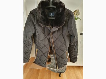 Höst vår eller vinterjacka från MQ stockhlm. St.. (370963364 Höst vår eller vinterjacka från MQ stockhlm. St.. (370963364