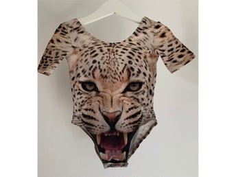 Popupshop body. Storlek 2-3 år.