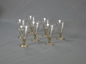 7 st handgjorda fasettslipade champagnefärgade starkvinsglas vinglas 30/40-tal?