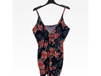 SHEIN mörkblå, röd, grön jumpsuit, storlek M