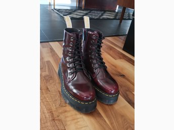 dr martens vegan 39