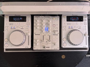 Pioneer DJ-set med CDJ-350 och DJM-350 i flightcase