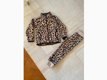 Lindex stl 104 FIX fleece set leopard, jacka & .. (420588839 Set i fleece med jacka och byxa | Lindex