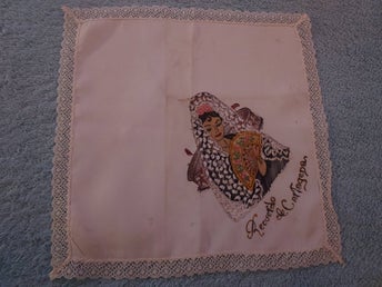 Näsduk med Spets Tryckt och Handbroderad 20,5 cm x 20,5 cm