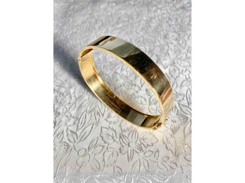 Armring 18 K guld.Slät.15,3gr.Tydliga stämplar.Fr äldre guldsmedsaffär