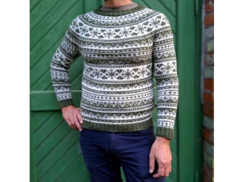 Handstickad tröja storlek M/L (unisex)