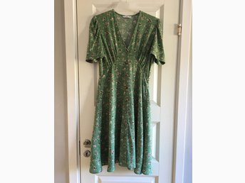 Klänning blommig fr Ellos (402269984) ᐈ Köp på Tradera Klänning blommig fr Ellos (402269984) ᐈ Köp på Tradera
