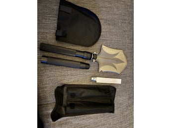 Multifunktionell hopfällbar spade med fodral