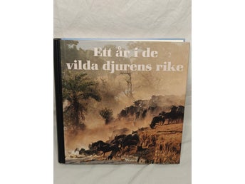 Ett år i de vilda djurens rike Rikt Illustrerad Naturfotobok Inbunden