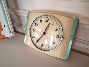 Retro Väggklocka 50- talet plåt-glas turkosa kanter