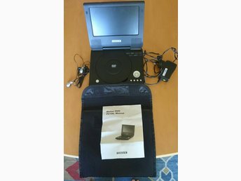 BÄRBAR DVD SPELARE KOMPLETT MED FJÄRR HÖRLURAR VÄSKA. BÄRBAR DVD SPELARE KOMPLETT MED FJÄRR HÖRLURAR VÄSKA.