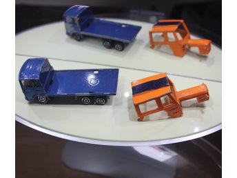 Lastbil med traktor chassi majorette