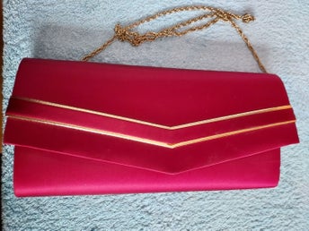 Axelväska CLUTCH siden VINRÖD höjd 13,5 cm/bredd 25 cm