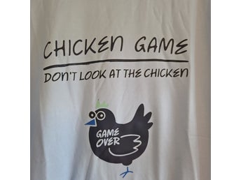 Mjuk blå t-shirt stl M Chicken game
