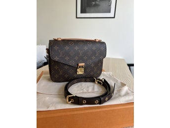 Louis Vuitton Pochette Métis i Monogram Canvas