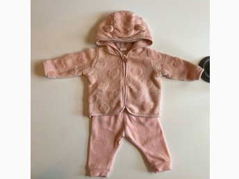 Set i fleece med jacka och byxa Set i fleece med jacka och byxa