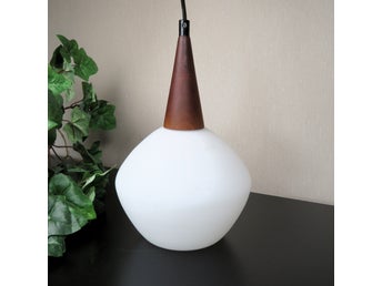 Taklampa Pendel Teak Vitt Glas Opalglas Lampa 50-60-tal