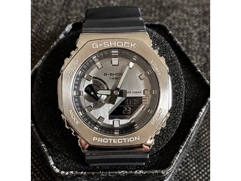 Casio G-SHOCK GM-2100-1AER – Som ny – Endast använd 3–4 gånger