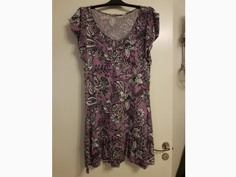 Klädpaket Klänningar 46 48 L XL (372139213) ᐈ Köp på Tradera Klädpaket Klänningar 46 48 L XL (372139213) ᐈ Köp på Tradera