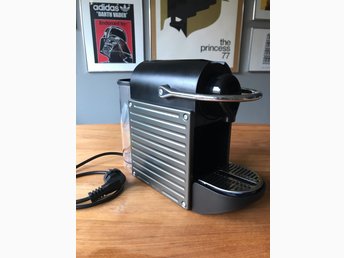 NESPRESSO Pixie Electric Titan Espressomaskin NESPRESSO Pixie Electric Titan Espressomaskin