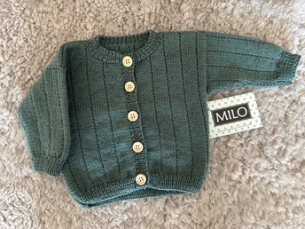Handstickad babykofta i 100% baby-merinoull storlek ca 3 månader