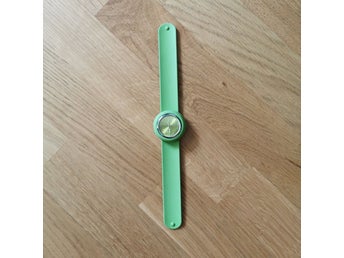 Grön klocka med silikonarmband