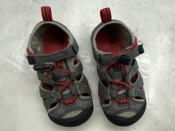 Keen Sandaler Grå/Röd Storlek 27/28. FRI FRAKT