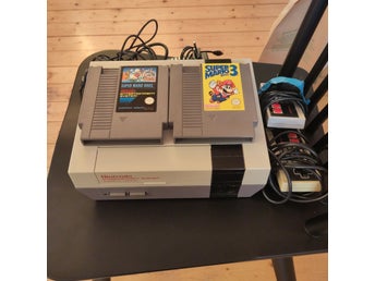 Nintendo NES med Super Mario Bros. och Super Mario Bros. 3