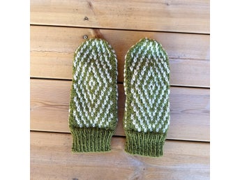 Stickade Tumvantar | Handstickade vantar | Grönt | Grått