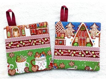 Grytlappar. Pepparkakshus, pepparkakor,... Handgjorda, välsydda. Bra
