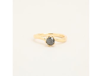 Solitärring med diamant (0.52 ct) i 14 karat strl. 16.6 / strl. 52