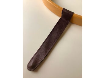 NY BYGELREM. (Mörkbrun) ÄKTA LÄDER REM till STOKKE Tripp Trapp Barnstol/Matstol.