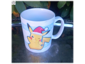 Underbar Pokemon kopp föreställande tomte märkt 2016 The Pokemon Company Nintend