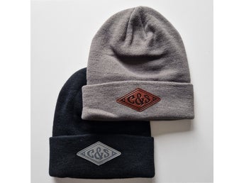 2 st mössor från Cuts & Stitches (NYA!)