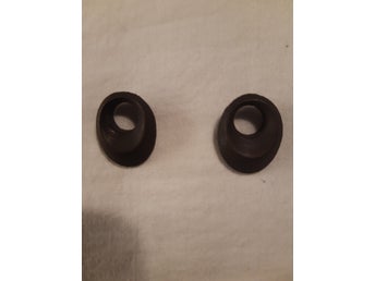 Ankarklys i metall. 32kr för bägge.