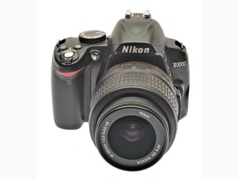 Nikon D3000 +18-55 zoom + Hähnel laddare & rem