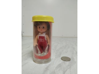 Retro Nostalgi Ny 1970-tal Dolly Cola docka Pop Playmates Playmate i plastflaska